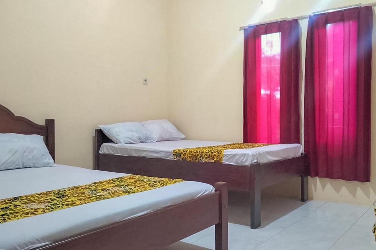 Kelapa Gading Homestay Syariah Redpartner Banyuwangi  Kültér fotó
