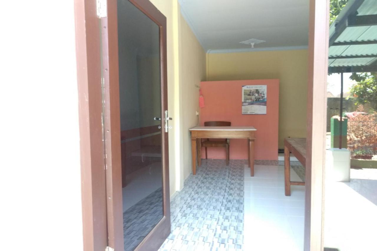 Kelapa Gading Homestay Syariah Redpartner Banyuwangi  Kültér fotó