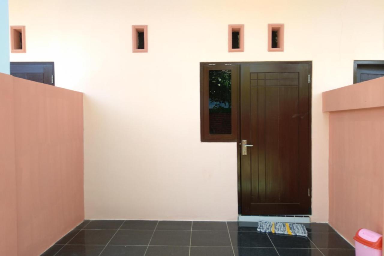 Kelapa Gading Homestay Syariah Redpartner Banyuwangi  Kültér fotó