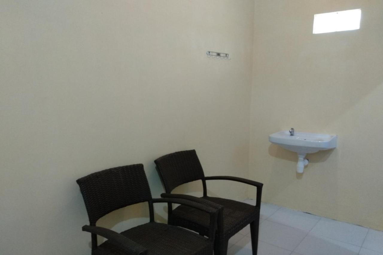 Kelapa Gading Homestay Syariah Redpartner Banyuwangi  Kültér fotó