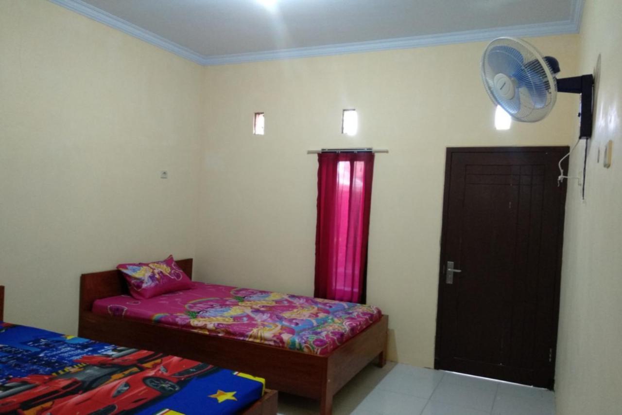 Kelapa Gading Homestay Syariah Redpartner Banyuwangi  Kültér fotó